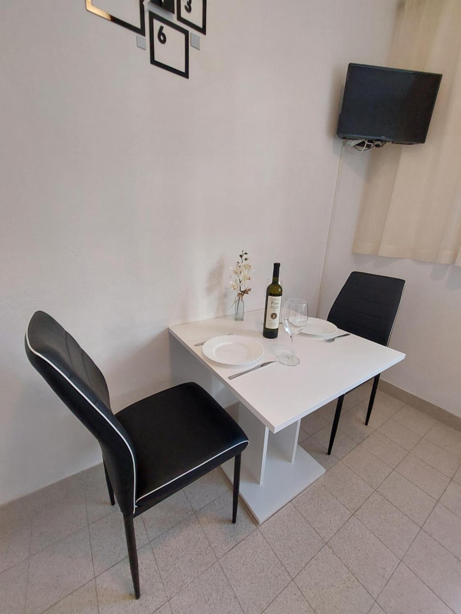 Apartments Dora Χβαρ Εξωτερικό φωτογραφία